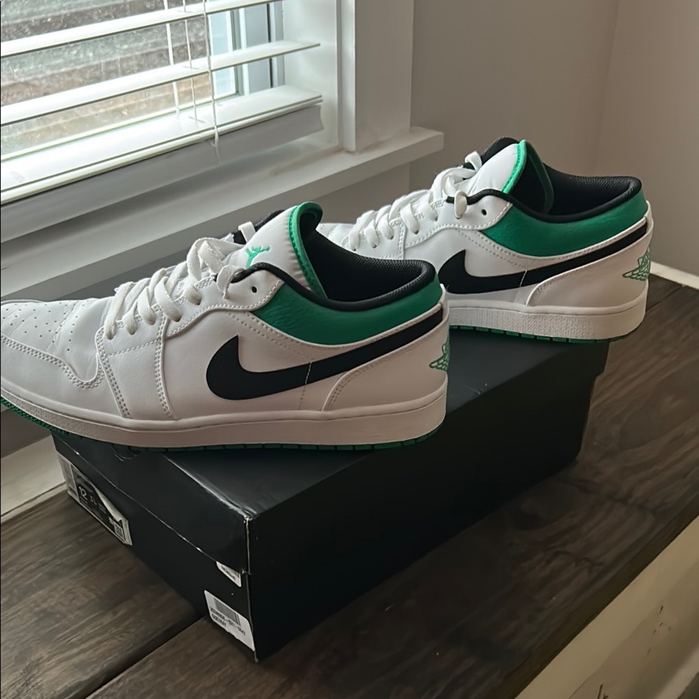 Nike Jordan 1 Low, White and stadium Green Sneakers Sz 12 with box